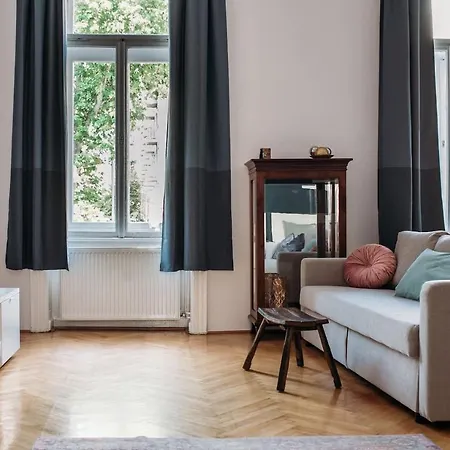 Bright Space Near Heroes' Square Apartamento *